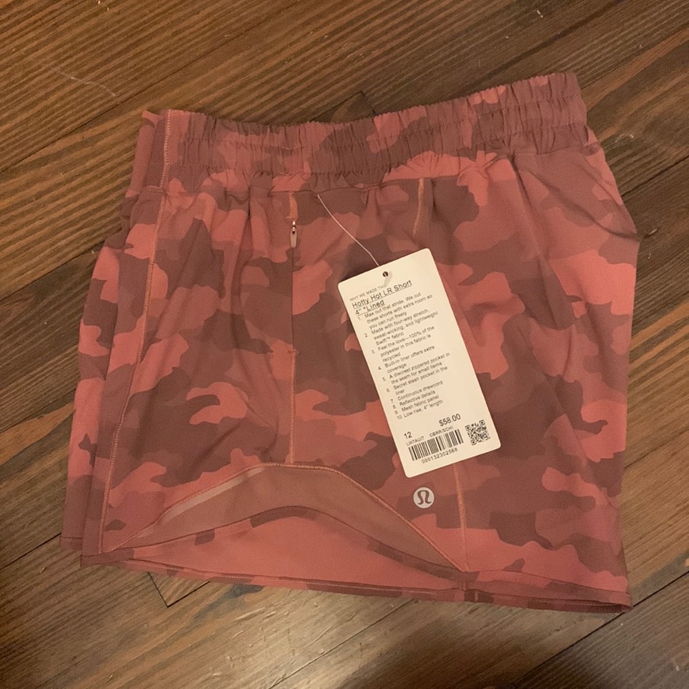 Lululemon Hot LR shorts 4” lined size 12